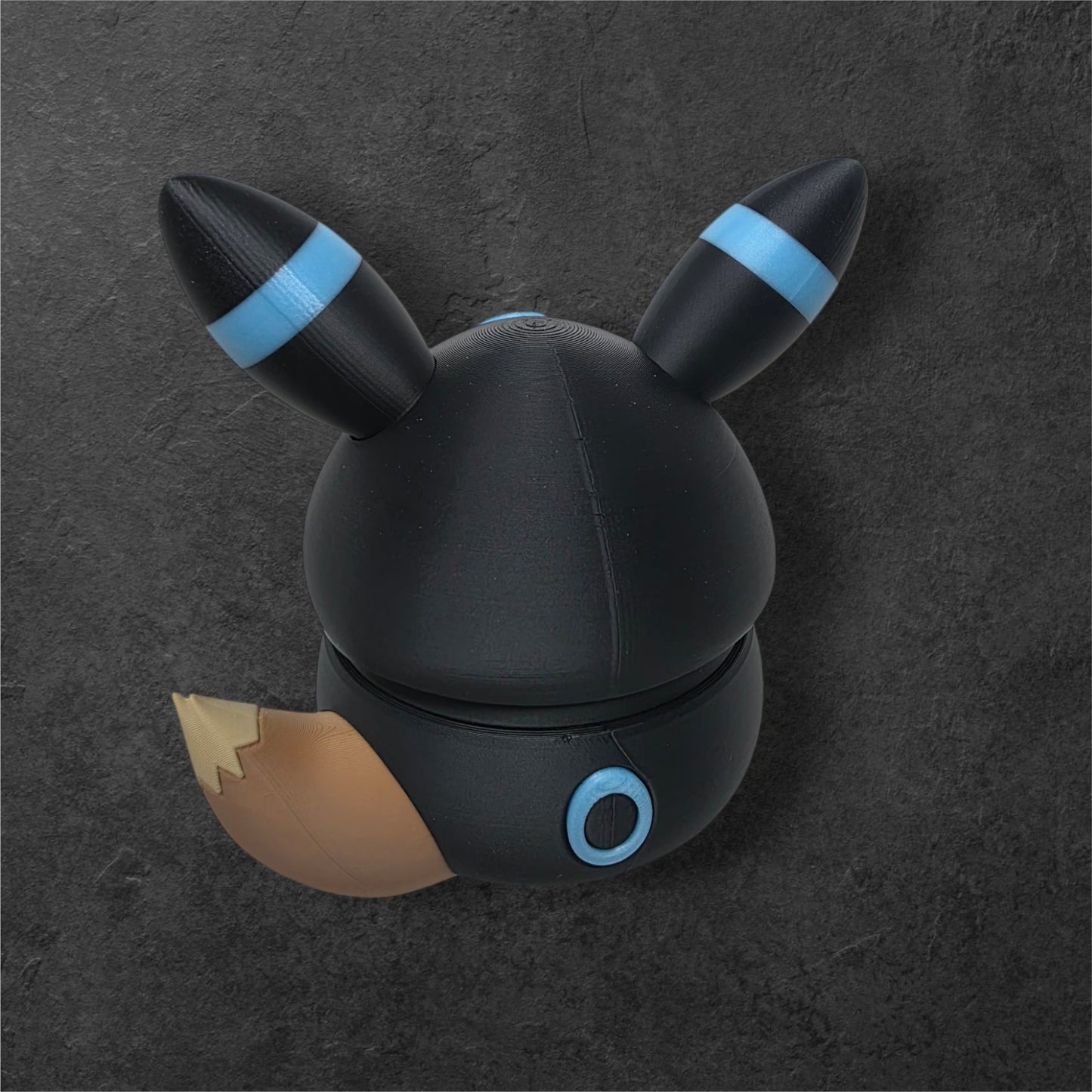 #0133 - Eevee Poncho (Shiny Umbreon)