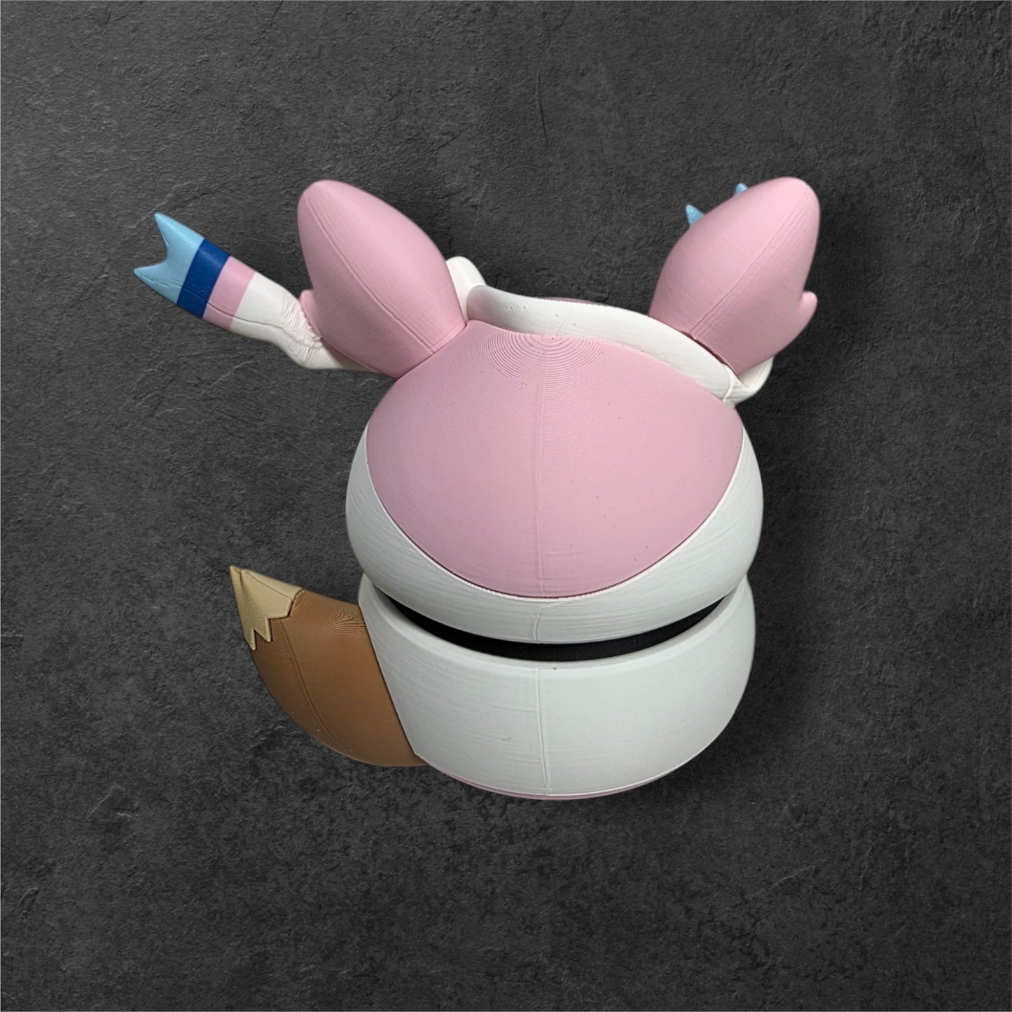 #0133 - Eevee Poncho (Sylveon)